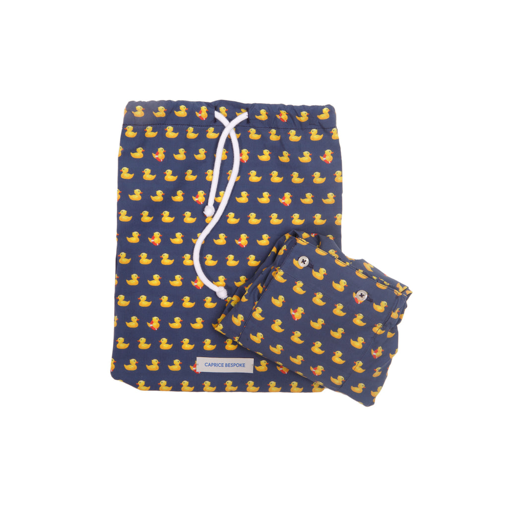 Boxer avec sac de frappe et petits canards
