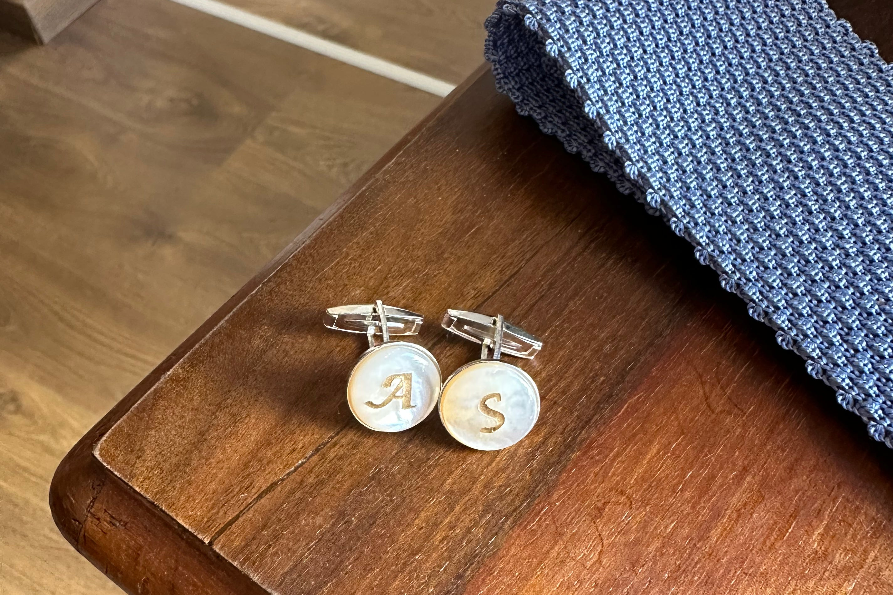 personalized-cufflinks-with-initials-for-wedding